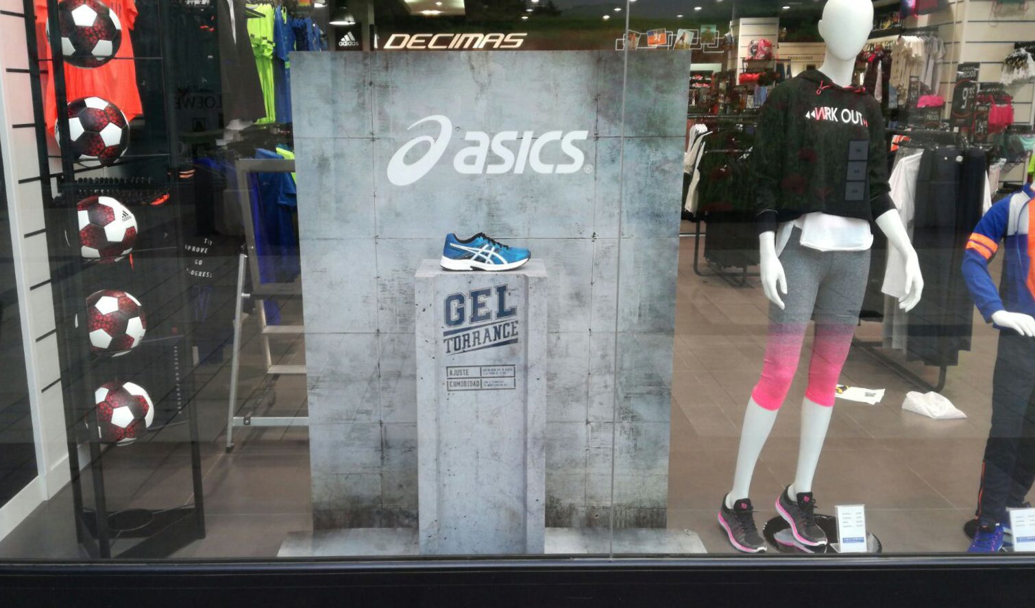 Retail marketing. Escaparatismo Asics