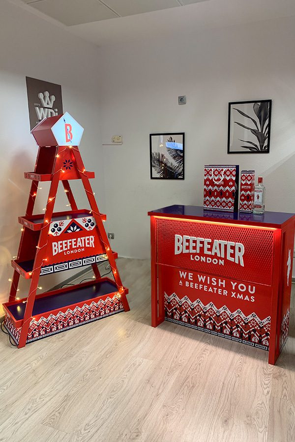 Muebles y elementos gráficos de Beefeater